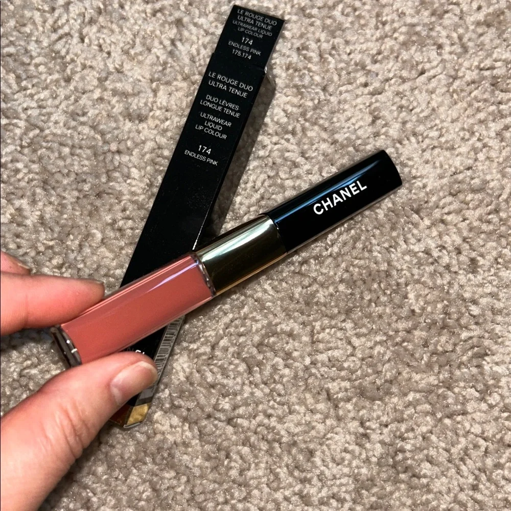 CHANEL Le Rouge Duo Ultra Tenue 174